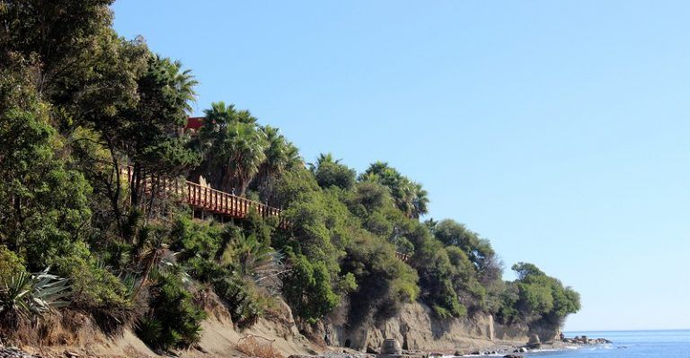 Un nuevo tramo de la Senda Litoral une dos paseos marítimos y permite un recorrido peatonal de más de tres kilómetros en Estepona