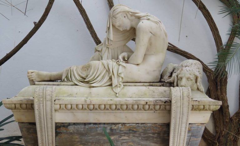 Desaparecida la escultura “Fidelidad” de más de mil kilos cedida temporalmente al Museo de Bellas Artes de Málaga