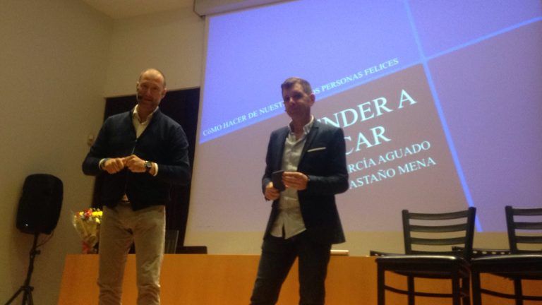 Enseñar a los padres a educar a los hijos para que puedan valerse por sí mismos, clave para ‘Aprender a educar’