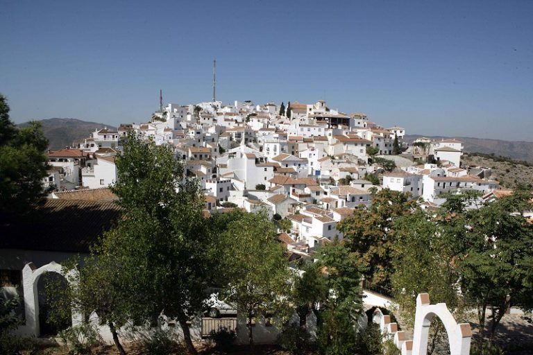 La Diputación instala puntos wifi en espacios públicos de 17 municipios