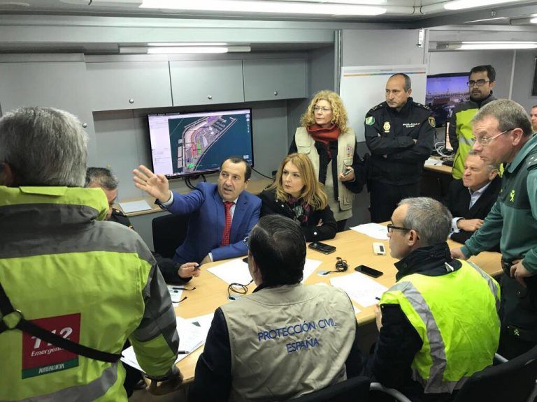 Junta de Andalucía y Gobierno Central coordinan una situación simulada de gran emergencia en el Puerto de Málaga