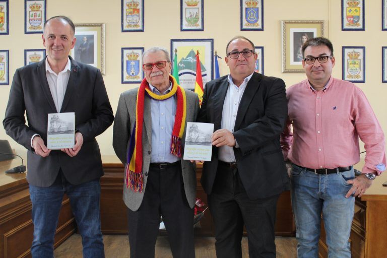 El escritor Manuel Sánchez presenta el libro “Regolfa como las olas y el viento” en la Mancomunidad de Municipios Costa del Sol Axarquía