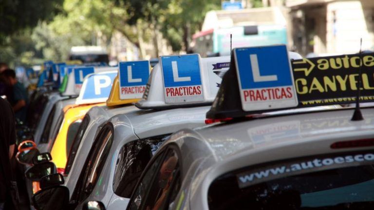 Los examinadores ponen fin a la huelga con 8.500 pruebas pendientes en Málaga