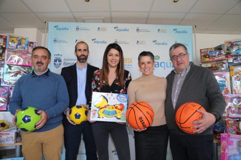 EMABESA dona un centenar de juguetes para los niños de familias en riesgo de exclusión social