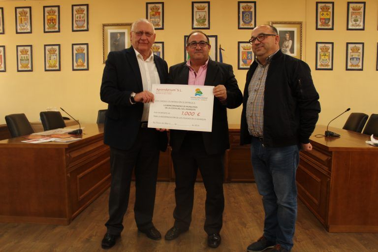 La Mancomunidad Axarquía Costa del Sol propicia un proyecto de recogida de ropa usada  para invertir en educación y medio ambiente