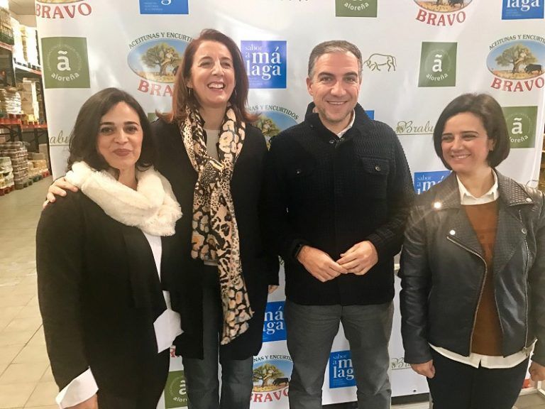 Elías Bendodo destaca la internacionalización de la aceituna Aloreña como ejemplo del esfuerzo emprendedor de las empresas agroalimentarias de la provincia