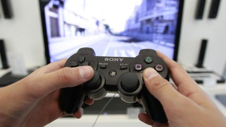 PlayStation escoge a cuatro estudiantes de Málaga para crear y vender sus juegos