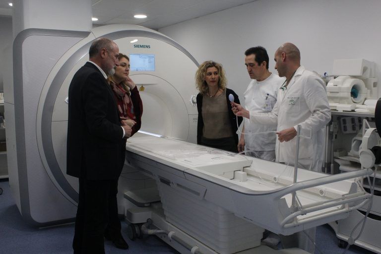 El equipo de Resonancia Nuclear Magnética del Hospital de la Axarquía comienza su actividad programada