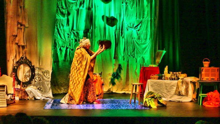 La compañía Escenoteca llega al Teatro Cánovas con la obra ‘El desván de los hermanos Grimm’