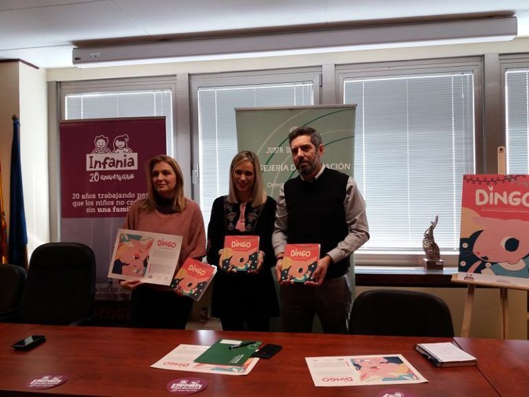 Las delegadas de Educación e Igualdad presentan a ‘Dingo’, un cangurito creado para promover el acogimiento familiar