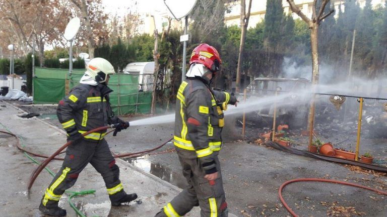 Cuatro personas, entre ellas un menor de 12 años, afectadas tras el incendio de una vivienda en Ronda