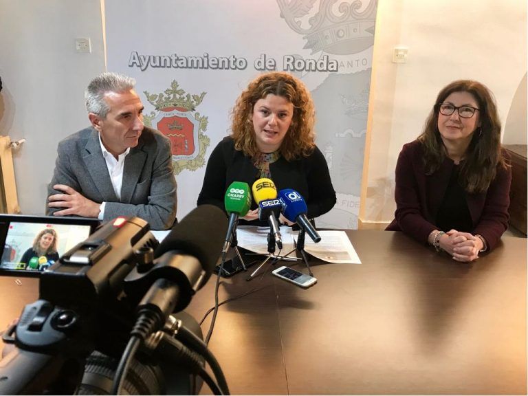 Cultura y el Ayuntamiento de Ronda firman un convenio para proteger, investigar y conservar el yacimiento de Acinipo