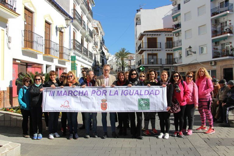 Álora celebra con éxito la III Marcha por la Igualdad