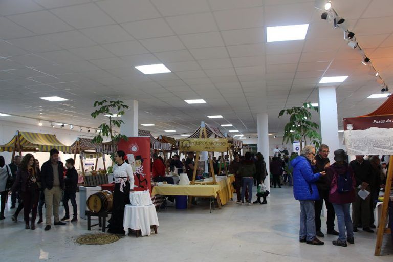 Gran afluencia de público en el Mercado de Quesos Tradicionales de Álora