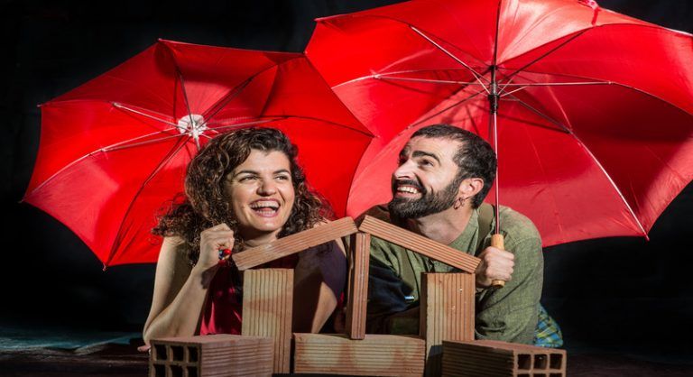 Pata Teatro lleva al Teatro Cánovas el estreno absoluto de ‘Debajo del tejado’
