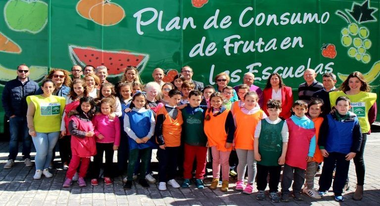 El Frutibús recorre 30 colegios malagueños para difundir entre unos 2.800 escolares los beneficios de una dieta equilibrada