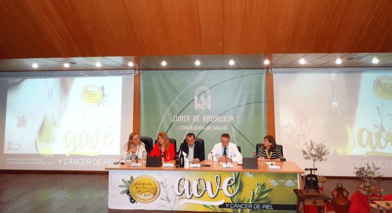 La Campaña ‘Disfruta del sol sin dejarte la piel’ organiza una jornada que muestra los valores del aceite de oliva virgen extra en el cuidado de la salud y de la piel