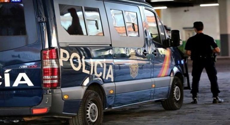 Detenido por espiar con una cámara a los inquilinos de su piso turístico