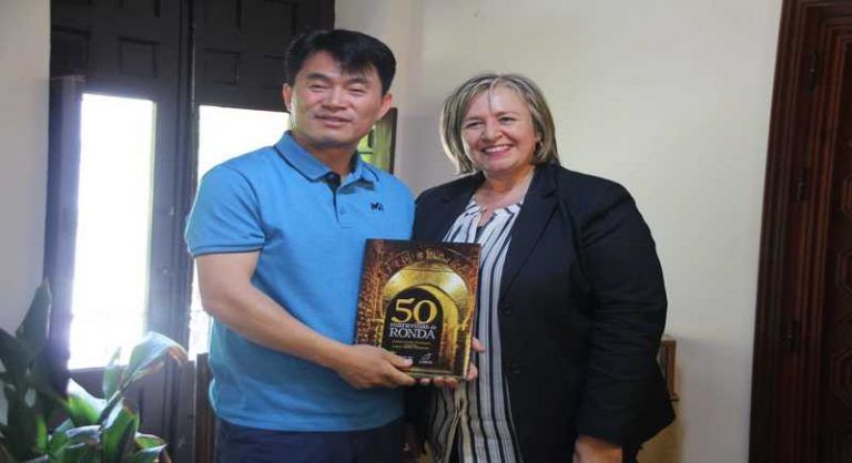 Una delegación de Corea del Sur visitó Ronda y se interesó por la gestión turística del municipio