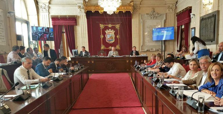 Los concejales del Ayuntamiento de Málaga se suben un 20% el sueldo