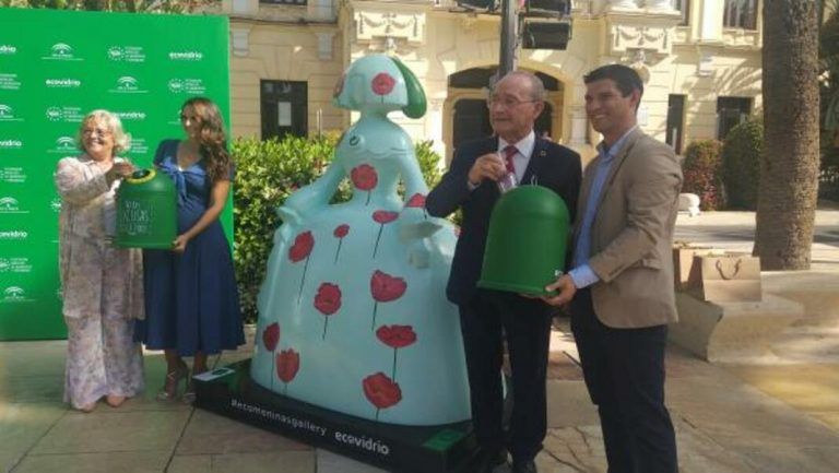 La exposición urbana por el reciclaje de vidrio ‘Ecomeninas Andalucía Gallery’ llega a Málaga