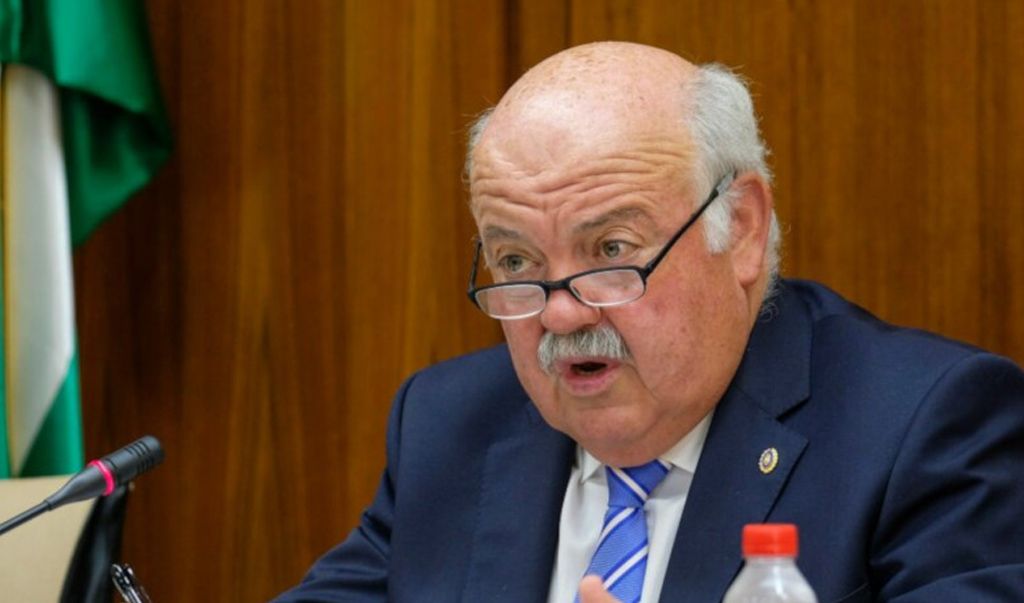 El consejero de Salud y Familias, Jesús Aguirre, en comisión parlamentaria ( Archivo Junta de Andalucía)