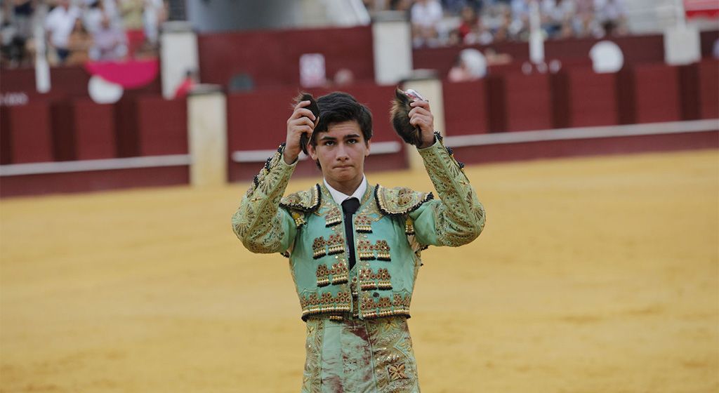 Jesús Romero con las 2 orejas del segundo (Toros del Mediterráneo - Hugo Cortés)