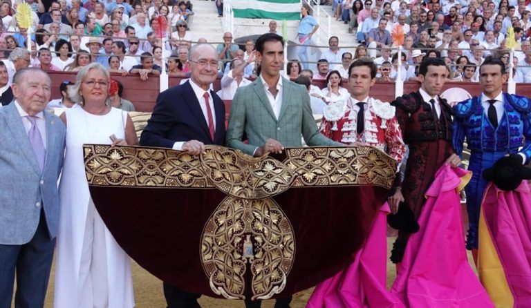 ‘Jiménez Fortes’ recibe el ‘Capote de paseo’ del Ayuntamiento de Málaga