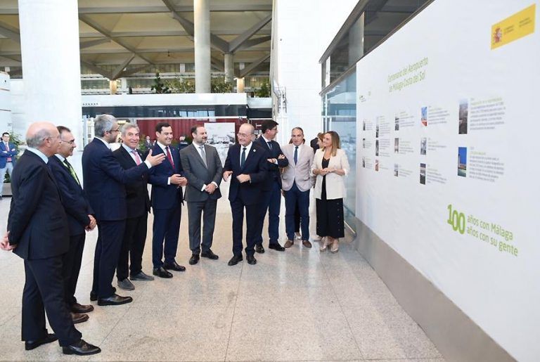 Ábalos muestra su compromiso con el desarrollo y la mejora del Aeropuerto de Málaga