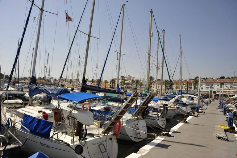 La Junta adecua para uso peatonal el paseo de ribera del puerto de Caleta de Vélez