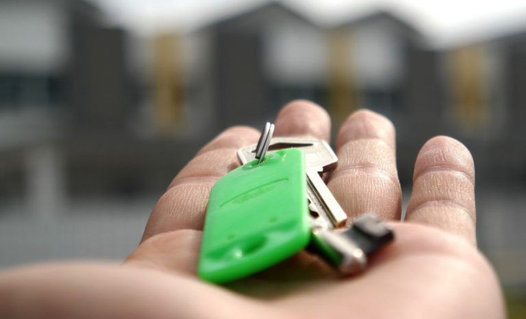 Al alquilar una vivienda desconfía de los anuncios con solo un teléfono o un correo electrónico