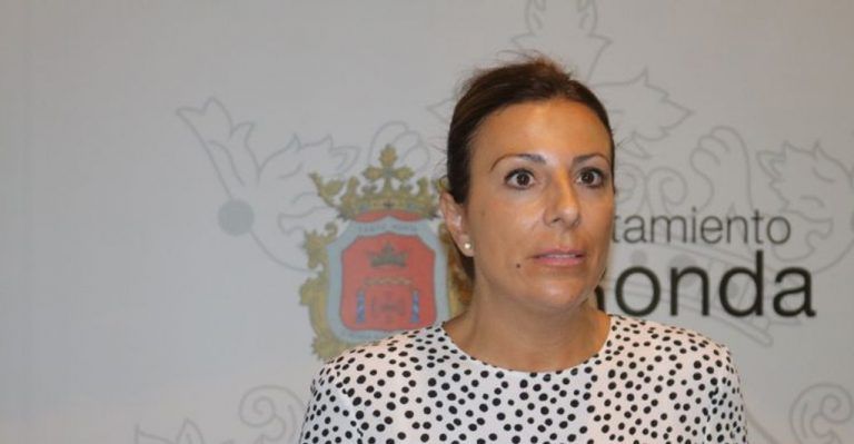 La alcaldesa de Ronda censura al Gobierno que se suprima la conexión directa por tren con Granada