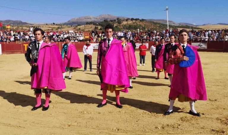 Los novilleros rondeños triunfan en el único evento taurino de la Feria de Pedro Romero
