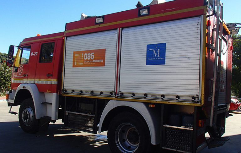 Trasladado al Hospital de la Axarquía tras un incendio en su vivienda