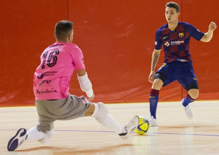 Tres puntos de oro sustentados en la unión del grupo (2-3)