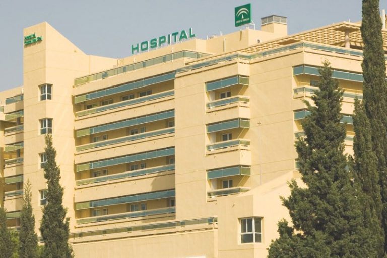 El Hospital Costa del Sol inaugura la exposición itinerante de fotografías que da vida al calendario solidario 2020