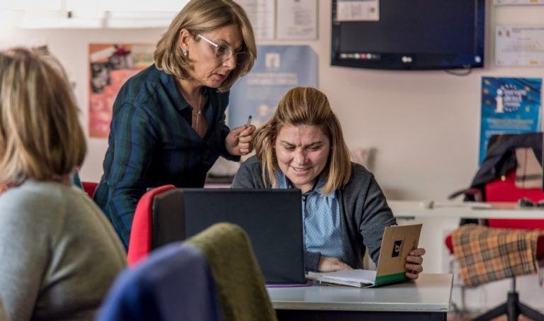 La Red Guadalinfo lanza la campaña #MujerRuralTIC