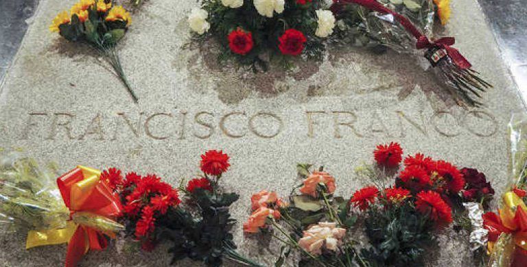 El prior del Valle de los Caídos advierte de que «no» permitirá la exhumación de Franco