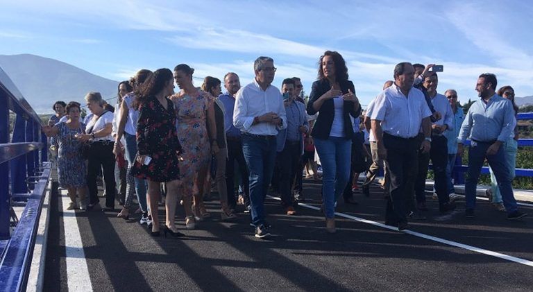 Salado destaca la puesta en marcha del puente sobre el río Fahala como la primera gran actuación del Plan Via-ble contra la despoblación