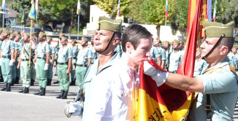 Más de 700 civiles juran bandera con la Legión de Ronda