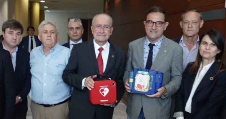 Ya se pueden localizar los desfibriladores de Málaga por una ‘app’
