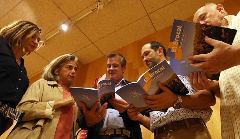 El Centro de Estudios del Folclore Malagueño de Benagalbón presenta el segundo número de la revista El Brocal