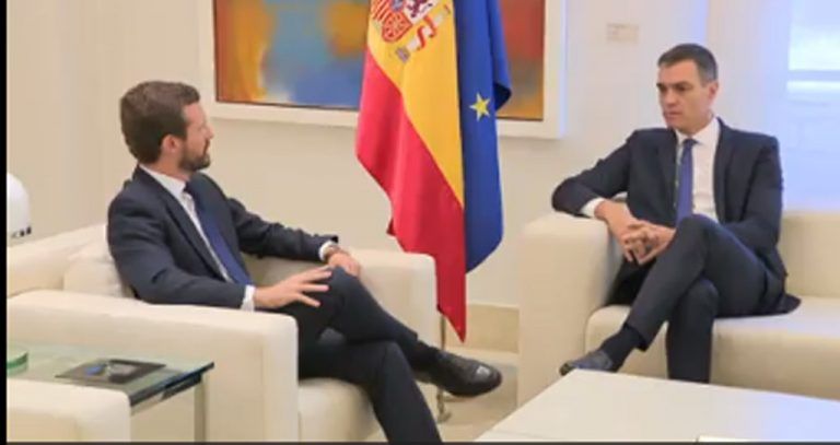 Sánchez traslada a Casado que no descarta «ningún escenario» para actuar en Cataluña