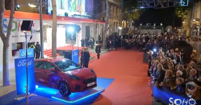(Vídeo) Protagonistas de la ‘alfombra roja’ previa al estreno del musical del Teatro Soho Caixabank
