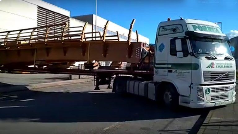 Salen de Asturias los primeros tramos de la pasarela de madera, más larga de Europa, que se instalará sobre el Guadalhorce