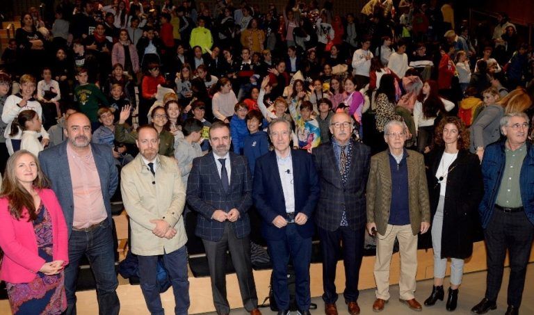 Iñaki Gabilondo y 350 alumnos inauguran ‘La Prensa en mi Mochila’