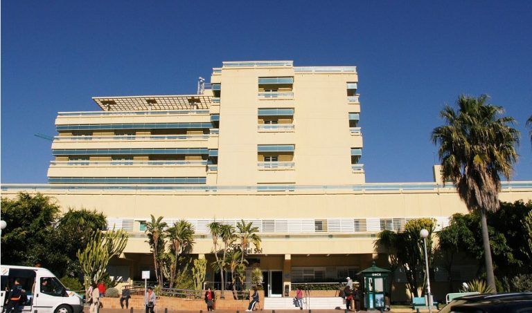 Cinco heridos en el vuelco de un vehículo en la A-355 en Marbella