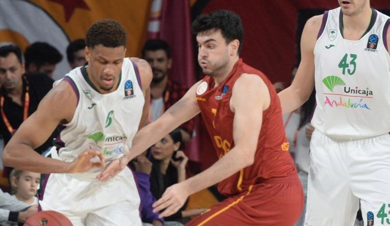 Un mal tercer cuarto condena al Unicaja en Estambul (91-80)