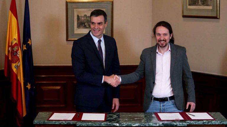 PSOE y Podemos firman un acuerdo para un gobierno progresista de coalición con Iglesias como vicepresidente