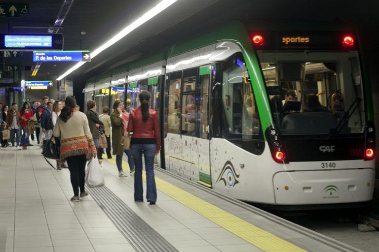 Metro de Málaga prestará servicio de horario ininterrumpido del Miércoles al Viernes Santo